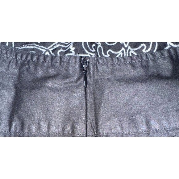 Black A-Line Skirt With White Embroidered Detail Side Zipper Clothing 8 By Notat - Picture 3 of 6